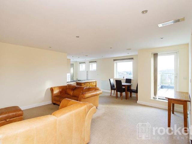 Windsor Court, No1 London Road. 2 bed penthouse to rent £1,295 pcm £299 pw