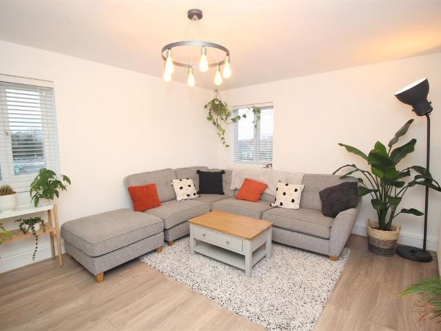 Windsor Court, South Gosforth, Newcastle Upon Tyne NE3, 2 bed flat to rent, £950 pcm | PrimeLocation