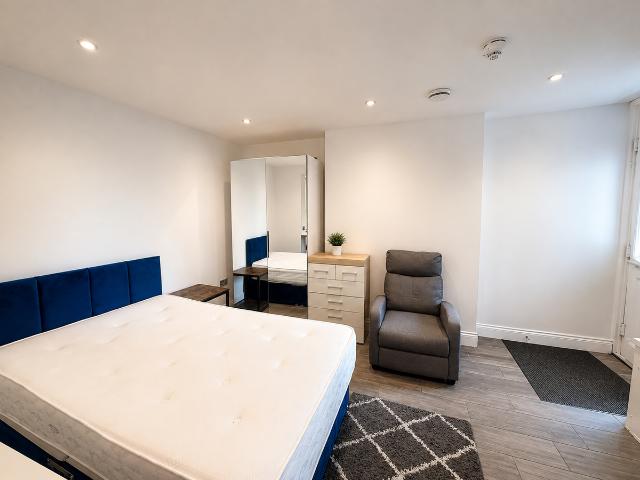 Windsor Court, Windsor Street, Brighton BN1, Studio to rent, £1,250 pcm | PrimeLocation