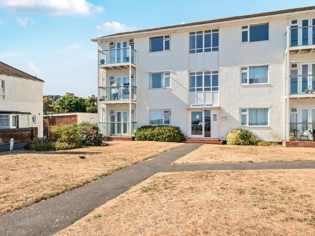 Windsor Court, Worthing BN11 2 bed flat to rent £1,300 pcm £300 pw