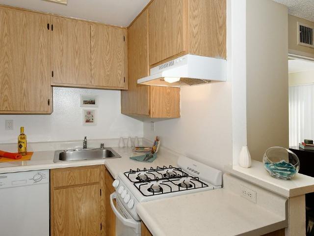 Windsor Court 1 Bedroom Apartment for Rent at 900 Irolo St, Los Angeles, CA 90006 Wilshire Center Koreatown