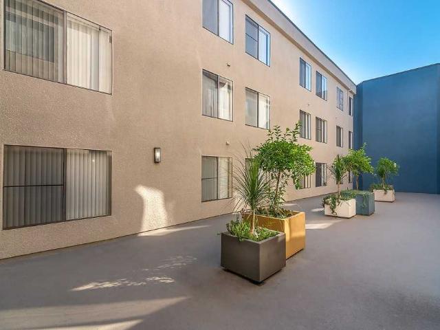 Windsor Court 2 Bedroom Apartment for Rent at 900 Irolo St, Los Angeles, CA 90006 Wilshire Center Koreatown