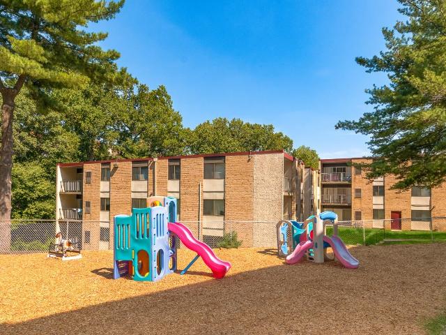 Windsor Courts Studio Apartment for Rent at 13802 Castle Boulevard, Fairland, MD 20904 Fairland