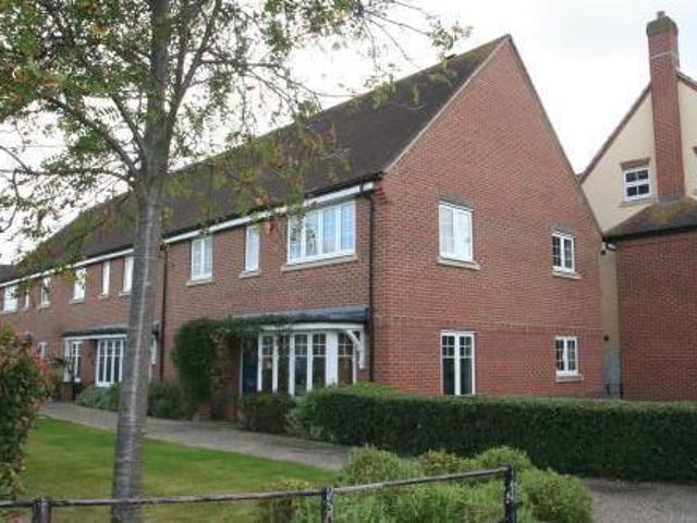 Windsor Drive 2 bed flat to rent £1,400 pcm £323 pw