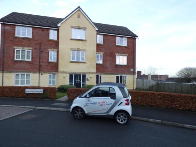 Windsor Gardens, Bolton BL1, 2 bed flat to rent, £800 pcm | PrimeLocation