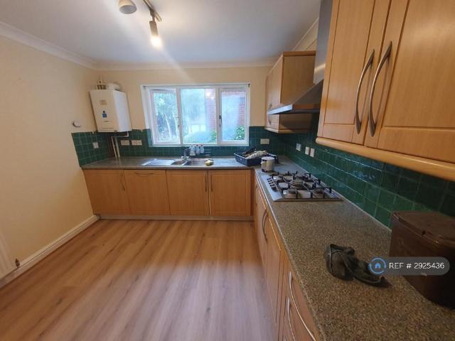 Windsor House, London, NW4 2 bed flat to rent £2,100 pcm £485 pw