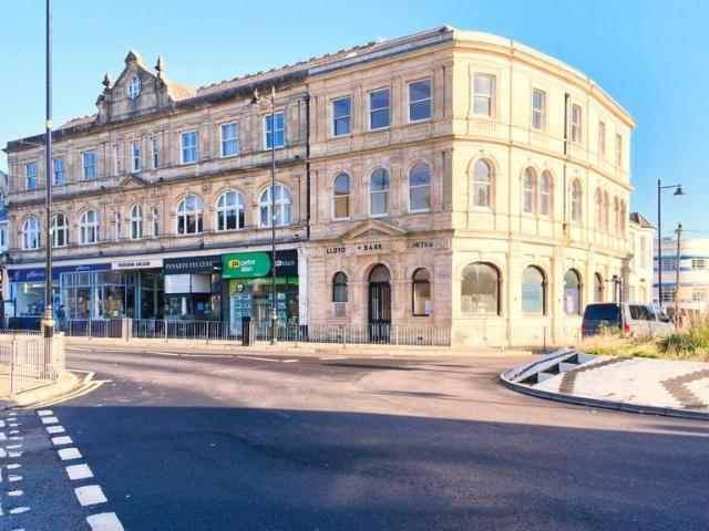 Windsor Lofts, Penarth 2 bed flat to rent £1,100 pcm £254 pw