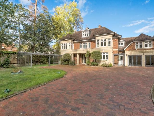 Windsor Road, Ascot SL5 7 bed detached house to rent £9,000 pcm £2,077 pw