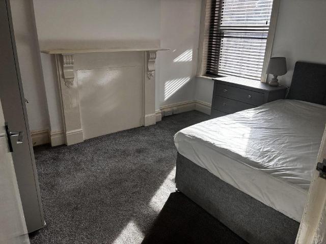 Windsor Road, Bournemouth – All Bills. 1 bed in a house share to rent £750 pcm £173 pw