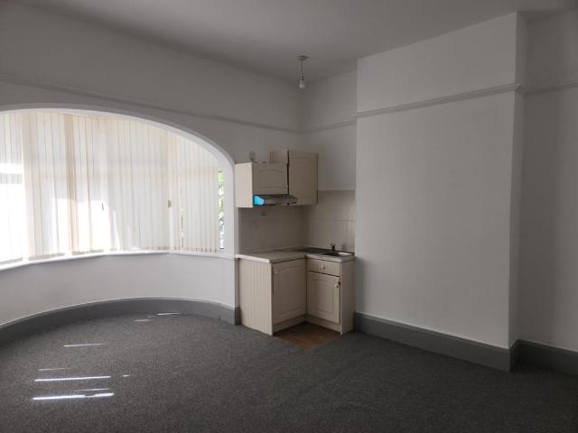 Windsor Road, DN2 Studio to rent £520 pcm £120 pw