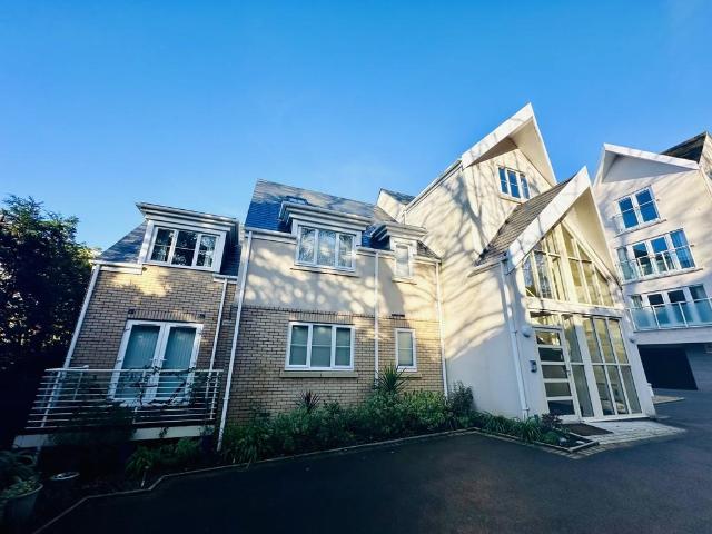Windsor Road, Lower Parkstone 2 bed apartment to rent £1,400 pcm £323 pw