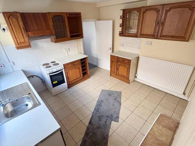 Windsor Road, Neath Port Talbot SA11, 2 bed flat to rent, £650 pcm | PrimeLocation
