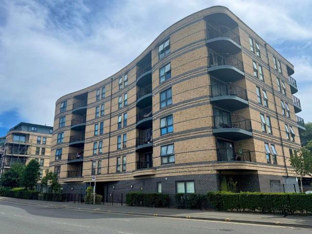 Windsor Road, Slough SL1, 2 bed flat to rent, £1,650 pcm | PrimeLocation