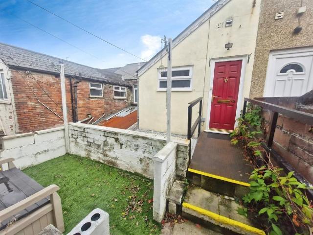Windsor Road, PONTYPOOL, NP4 1 bed flat to rent £675 pcm £156 pw