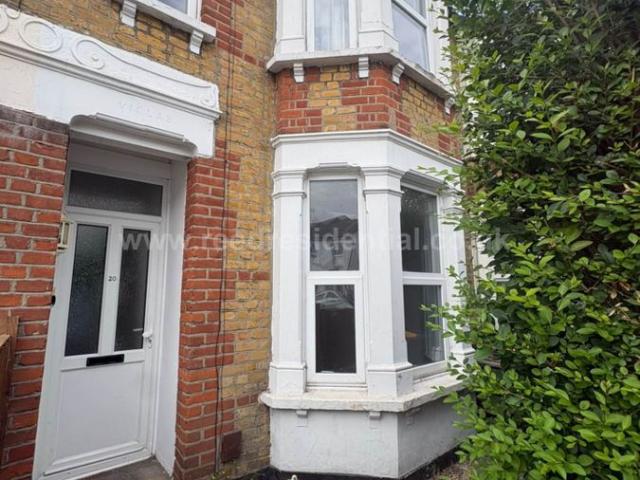Windsor Road, Westcliff On Sea SS0, 4 bed property to rent, £1,800 pcm | PrimeLocation