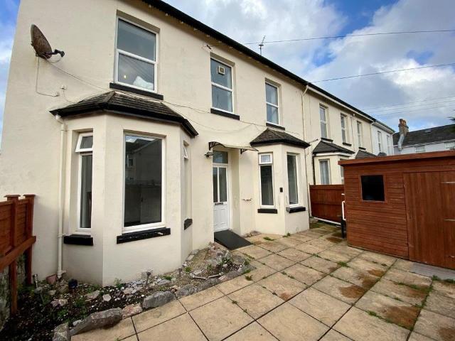 Windsor Road, Torquay 2 bed flat to rent £850 pcm £196 pw