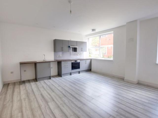 Windsor Road, Trowbridge BA14, 2 bed flat to rent, £950 pcm | PrimeLocation