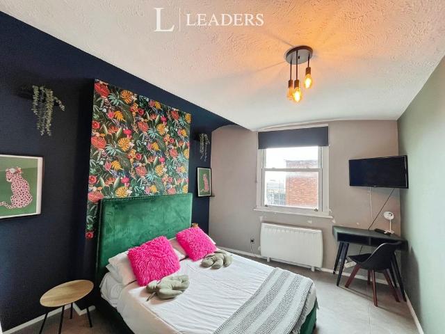 Windsor Street, Brighton, East. Studio to rent £1,150 pcm £265 pw