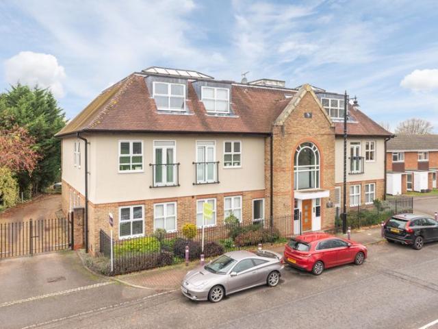 Windsor Street, Chertsey KT16, 1 bed flat to rent, £1,350 pcm | PrimeLocation