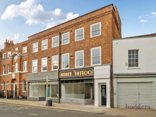 Windsor Street, Chertsey, Surrey, KT16 1 bed apartment to rent £1,275 pcm £294 pw