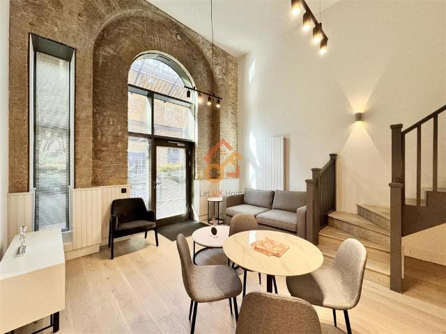 Windsor Square, London, SE18 3 bed flat to rent £4,000 pcm £923 pw