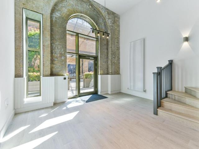 Windsor Square, Royal Arsenal, London SE18, 3 bed flat to rent, £4,000 pcm | PrimeLocation