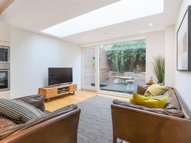 Windsor Walk, London, SE5 8FA
