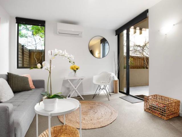 WINDSOR WONDER FULLY FURNISHED GROUND FLOOR APARTMENT INSPECT BY APPOINTMENT
