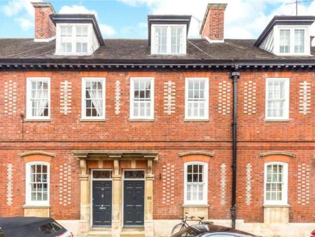 Windsor 4 bed flat to rent £5,000 pcm £1,154 pw