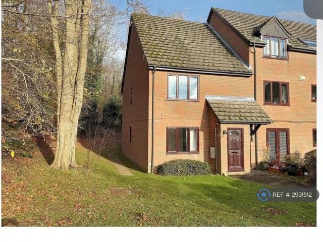 Windrush Court, High Wycombe, HP13 1 bed maisonette to rent £1,125 pcm £260 pw