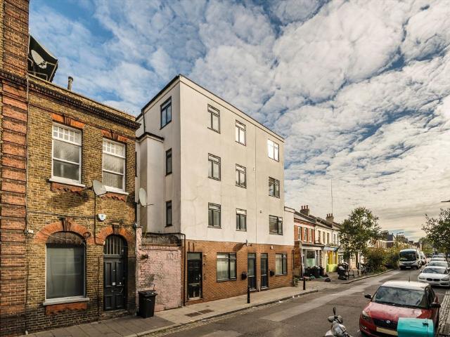 Windus Road, Stoke Newington N16, 3 bed flat to rent, £3,050 pcm | PrimeLocation