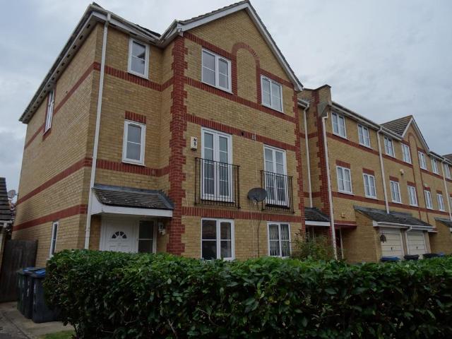 Winery Lane, Kingston, KT1 3GE 4 bed house to rent £3,200 pcm £738 pw