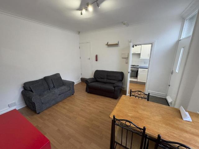 Winfield Terrace, Leeds LS2 3 bed house to rent £1,625 pcm £375 pw
