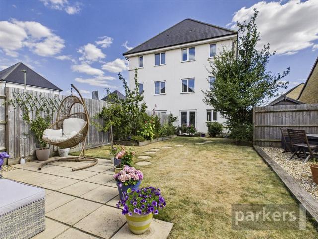 Winfield Drive, Witney, Oxfordshire. 3 bed semi detached house to rent £1,850 pcm £427 pw