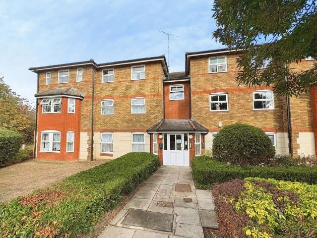 Wingate Court, Aldershot GU11, 2 bed flat to rent, £1,300 pcm | PrimeLocation