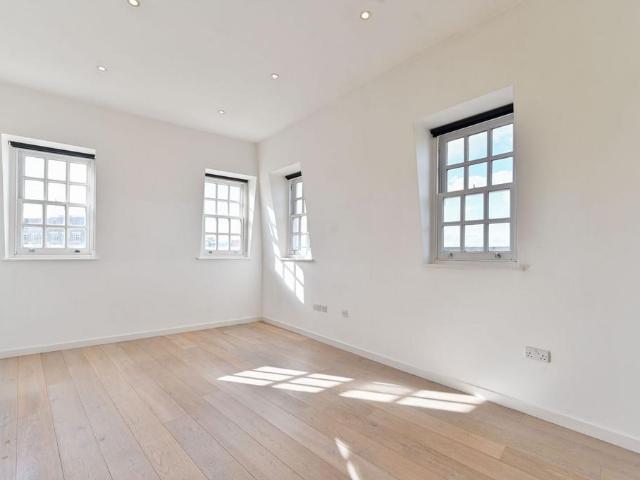 Wingate Square, Clapham, London, SW4 2 bed flat to rent £3,250 pcm £750 pw