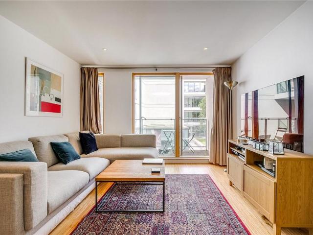 Wingate Square, London SW4 1 bed flat to rent £2,550 pcm £588 pw