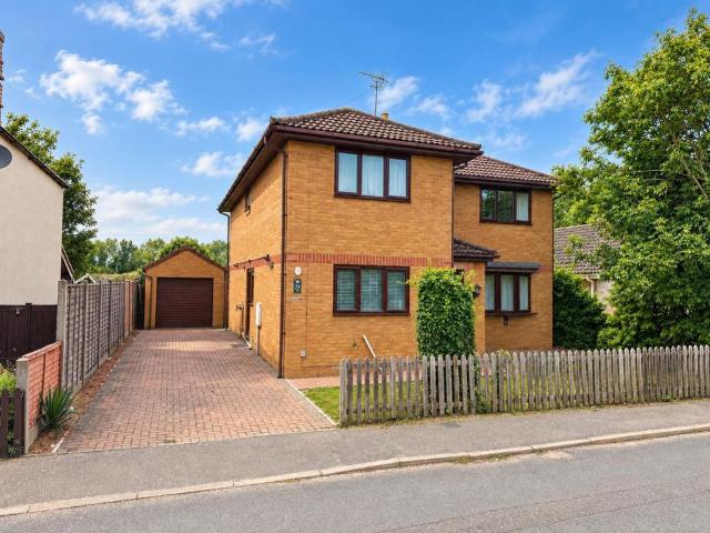 Wings Road, Lakenheath, Suffolk, IP27 4 bed detached house to rent £1,700 pcm £392 pw