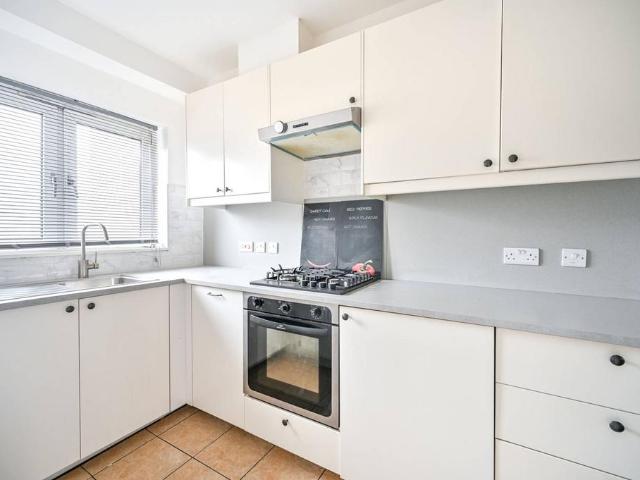 Wingstop, 105 Clarence Street, London, KT1 1QY, United Kingdom | 2 bed apartment for rent #139265796 | Rentberry