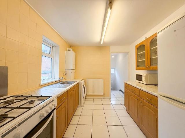 Wingrove Avenue, Newcastle Upon Tyne. 3 bed flat to rent £950 pcm £219 pw