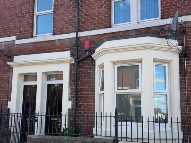 Wingrove Gardens, Newcastle Upon Tyne NE4, 3 bed flat to rent, £1,200 pcm | PrimeLocation