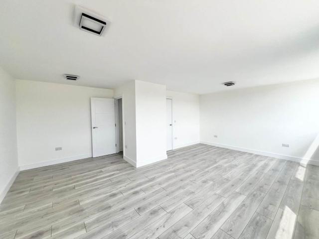 Wingrave Court, Brentwood CM14, 1 bed flat to rent, £1,400 pcm | PrimeLocation