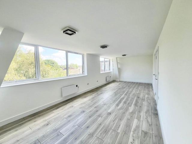 Wingrave Court, Brentwood CM14, 1 bed flat to rent, £1,400 pcm | PrimeLocation