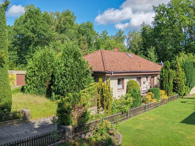 Winkelbungalow Idylle mit Kamin & Garage am Flüggenhofsee