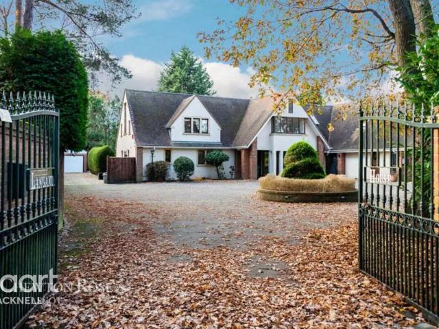 Winkfield Road, ASCOT 4 bed detached house to rent £6,900 pcm £1,592 pw