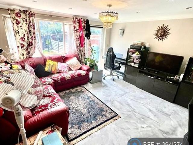 Winkley Court, Harrow, HA2 2 bed terraced house to rent £2,500 pcm £577 pw
