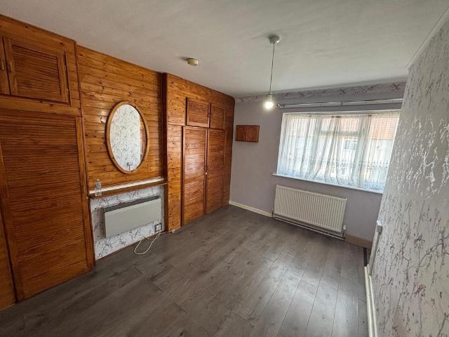 Winmill Road, Dagenham, Essex, RM8 3 bed terraced house to rent £2,300 pcm £531 pw