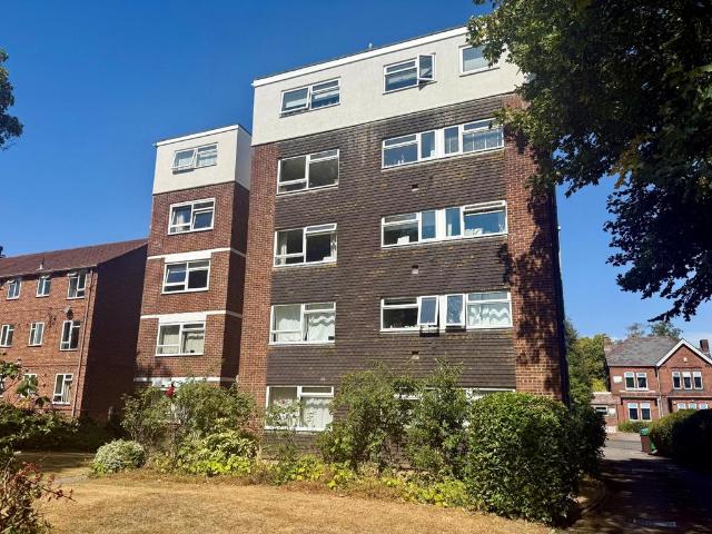 Winn Road, Hampshire SO17 2 bed flat to rent £1,500 pcm £346 pw