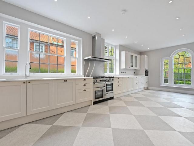 Winnington Road, London 7 bed detached house to rent £15,167 pcm £3,500 pw