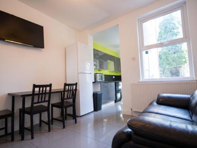 Winnie Road Selly Oak, Birmingham B29 4 bed terraced house to rent £433 pcm £100 pw